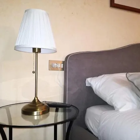 In A 1400s Building In Via Dei Coronari Piazza Navona