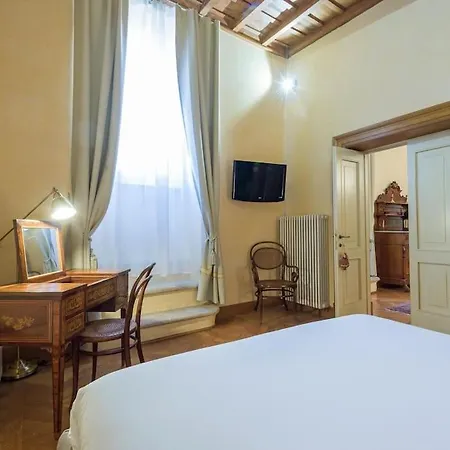 In A 1400s Building In Via Dei Coronari Piazza Navona