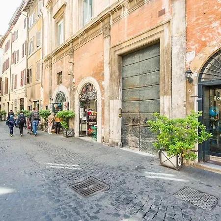 In A 1400s Building In Via Dei Coronari Piazza Navona