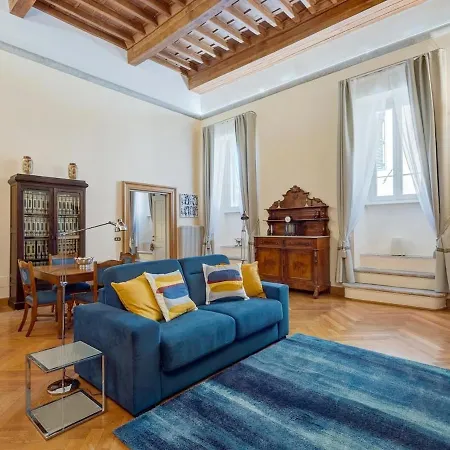 In A 1400s Building In Via Dei Coronari Piazza Navona *